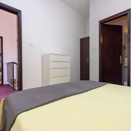 In 5803 Selce