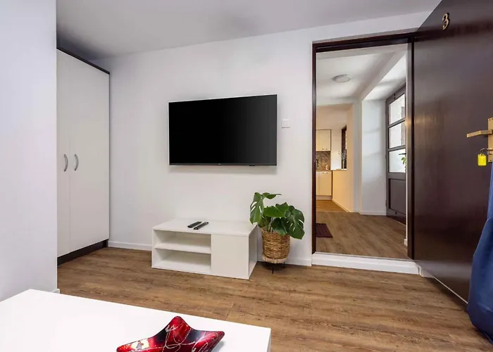 In 5803 Apartment Selce