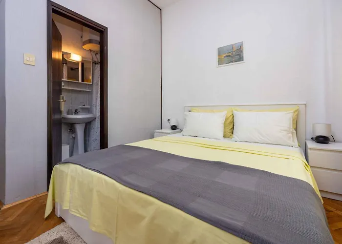 Apartment In 5803 Selce
