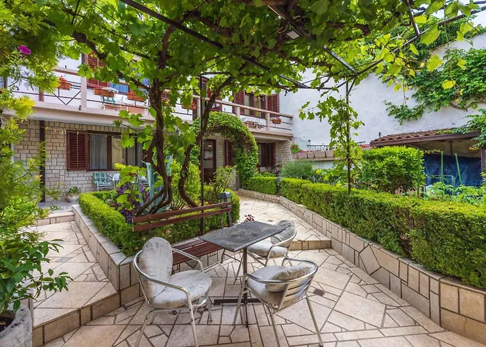 Apartment In 5803 Selce